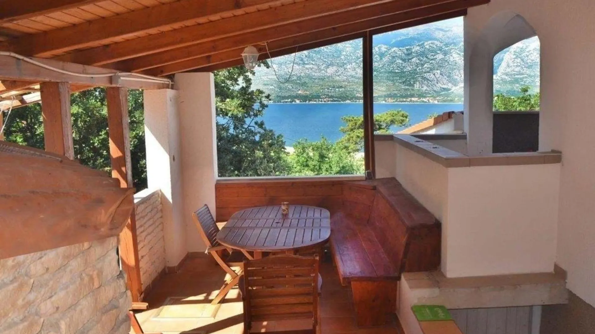 Apartment Ferienwohnung Fuer Fuenf Personen Mit Balkon Vinjerac