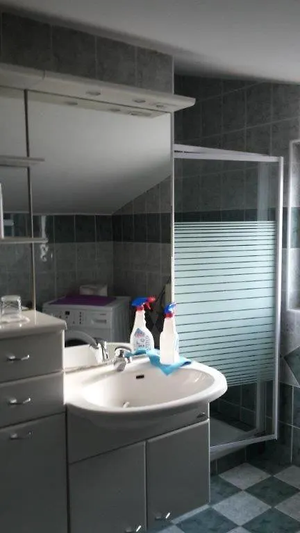 Ferienwohnung Fuer Fuenf Personen Mit Balkon Vinjerac Apartamento