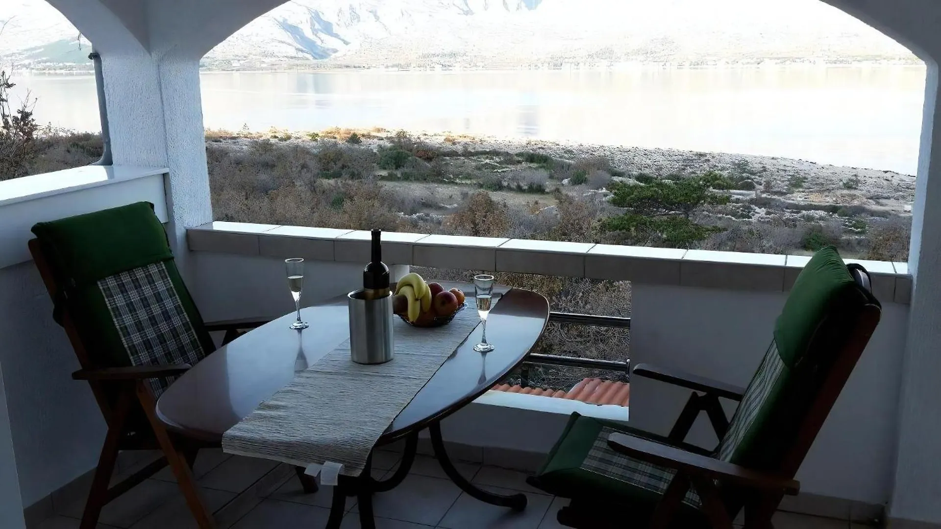 Apartamento Ferienwohnung Fuer Fuenf Personen Mit Balkon Vinjerac Croácia