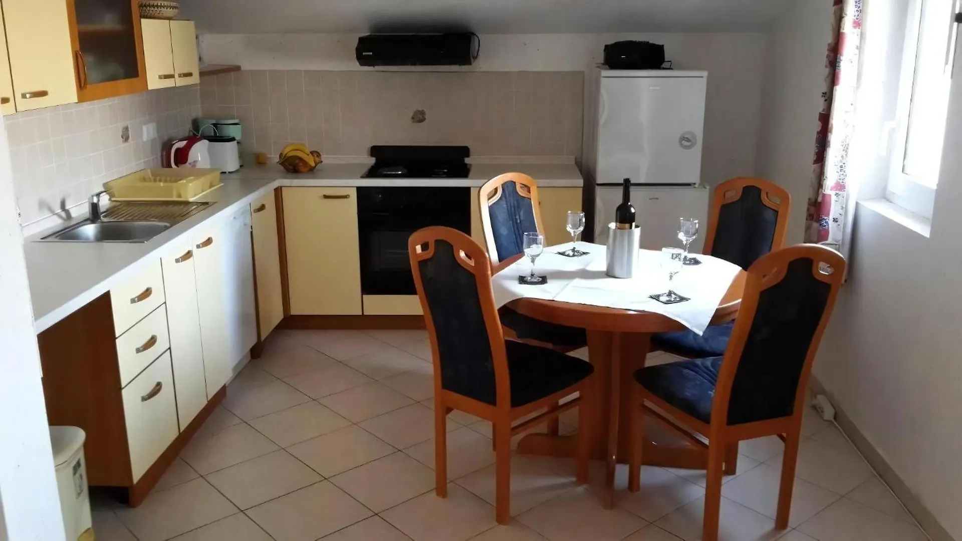 Ferienwohnung Fuer Fuenf Personen Mit Balkon Vinjerac Daire